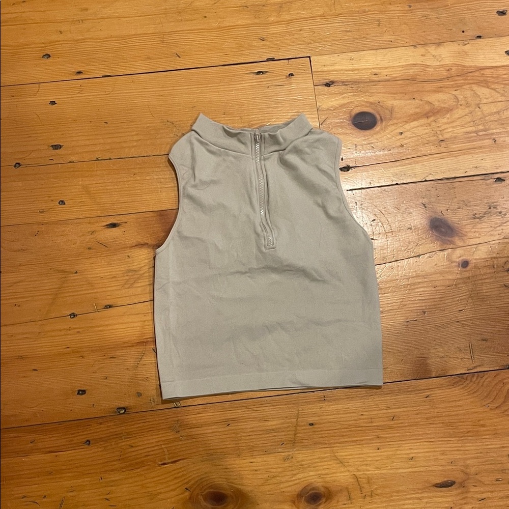 Rue21 Light Gray Sleeveless Zip-Up Top